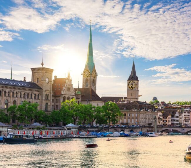 VIP airport transfers and executive travel management along Lake Zurich, Switzerland, by Rêves des Rives.