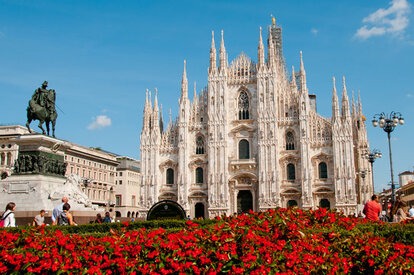 Private executive transport and luxury lifestyle assistance in Milan, Italy by Rêves des Rives.